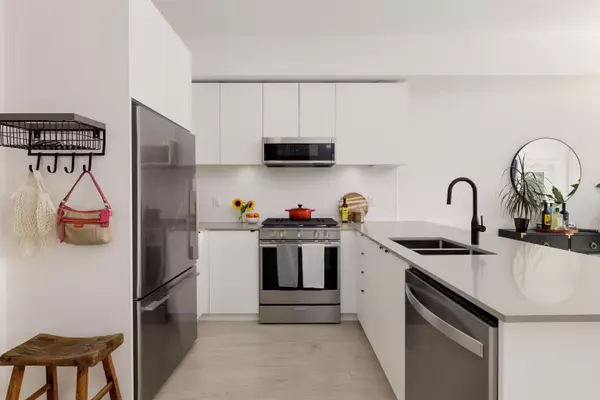 Coquitlam, BC V3C 1V3,2345 Rindall AVE #411