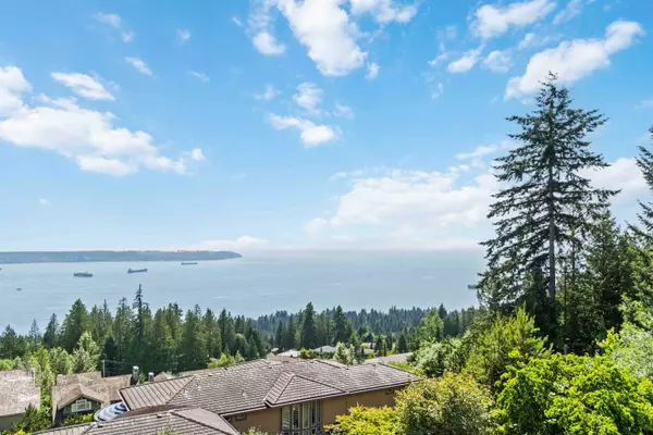 West Vancouver, BC V7S 0A1,2535 Garden CT #304