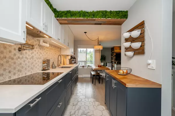 Burnaby, BC V3N 4W7,7465 Sandborne AVE #301