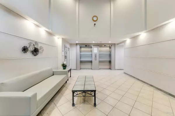 Coquitlam, BC V3K 6R8,555 Austin AVE #701