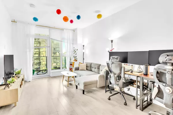 Burnaby, BC V3N 0H2,7303 Noble LN #1411