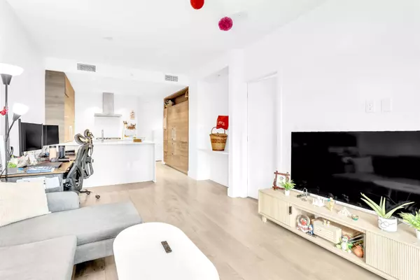 7303 Noble LN #1411 Burnaby, BC V3N 0H2