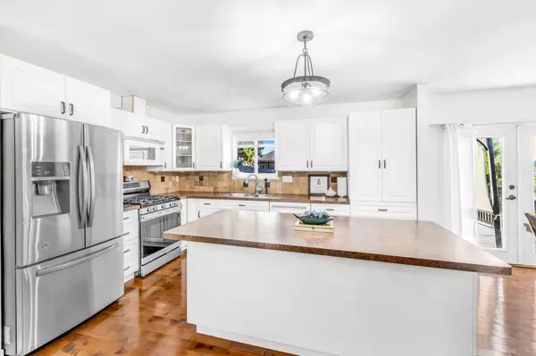 Surrey, BC V3V 6Y6,13822 92a AVE