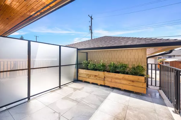 North Vancouver, BC V7M 1K7,261 W 6th ST