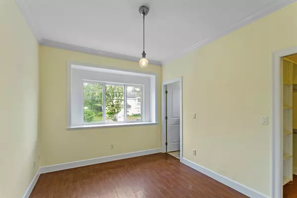 466 Fader ST New Westminster, BC V3L 3T3