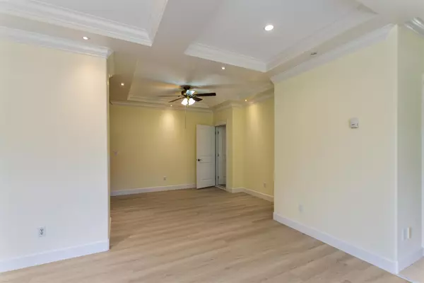 New Westminster, BC V3L 3T3,466 Fader ST