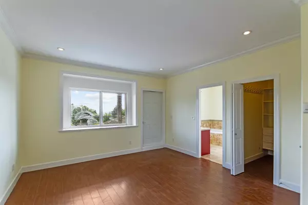 466 Fader ST New Westminster, BC V3L 3T3