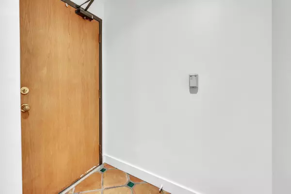 Vancouver, BC V6H 3Y8,1345 W 4th AVE #28