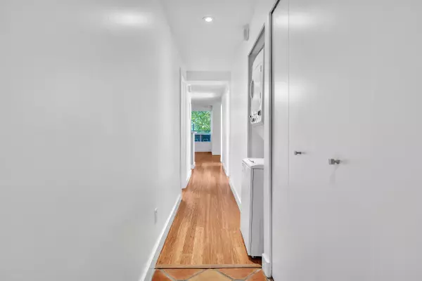 Vancouver, BC V6H 3Y8,1345 W 4th AVE #28