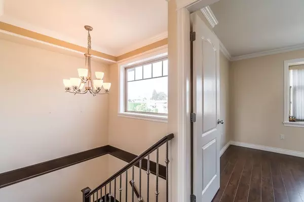 7734 16th AVE Burnaby, BC V3N 1P9