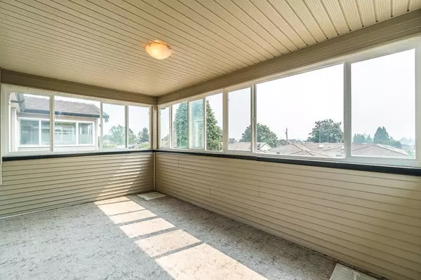 7734 16th AVE Burnaby, BC V3N 1P9