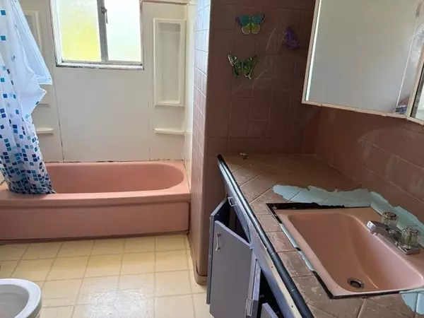 Burnaby, BC V5C 2Z9,4204 Venables ST