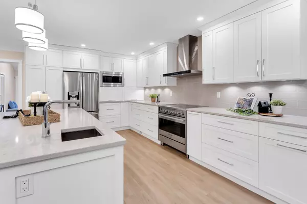 2443 Leclair DR Coquitlam, BC V3K 6G7