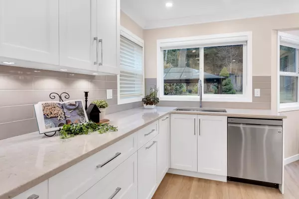 2443 Leclair DR Coquitlam, BC V3K 6G7