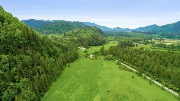 238 Maple Falls RD, Columbia Valley, BC V2R 4X6