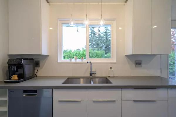 4434 52a ST Ladner, BC V4K 2Y4