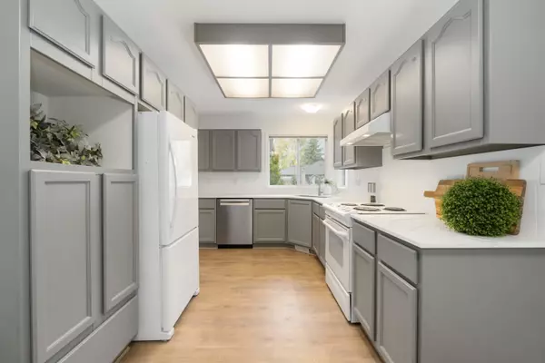 16080 108a AVE Surrey, BC V4N 1P1