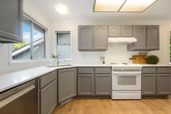 16080 108a AVE Surrey, BC V4N 1P1