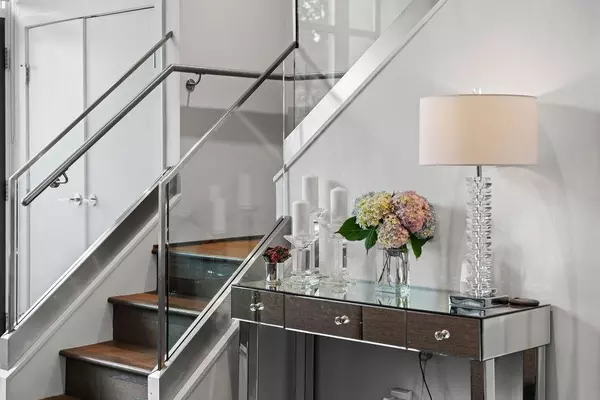 230 W 1 AVE Vancouver, BC V5Y 3T2