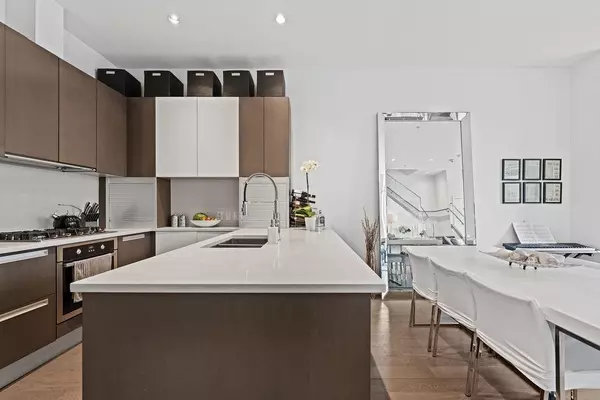 230 W 1 AVE Vancouver, BC V5Y 3T2