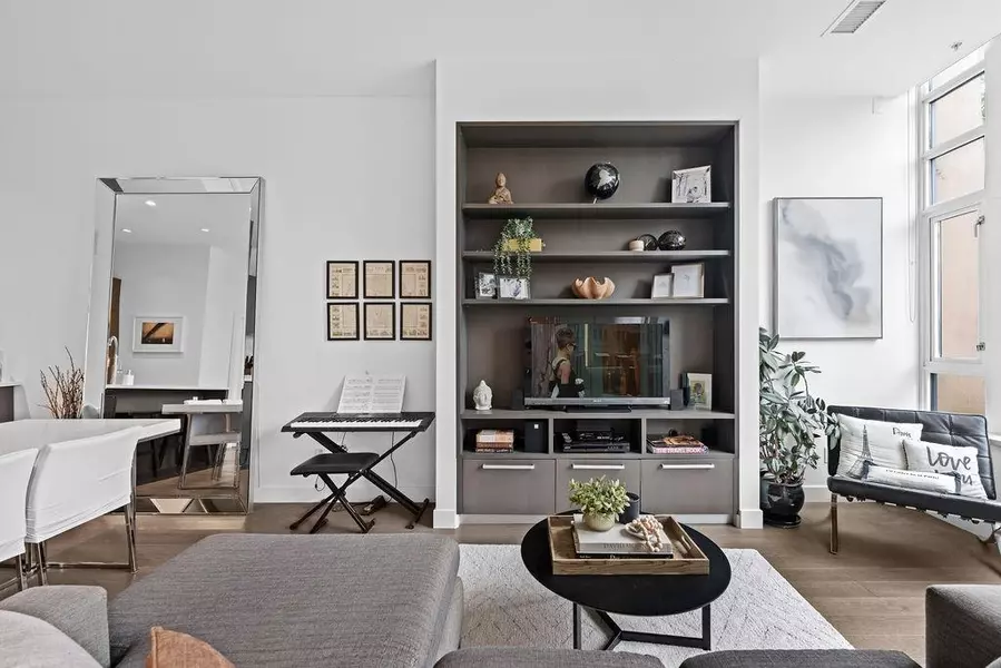 230 W 1 AVE, Vancouver, BC V5Y 3T2