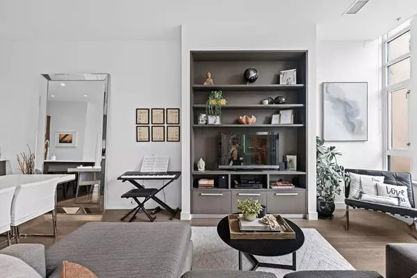 230 W 1 AVE, Vancouver, BC V5Y 3T2