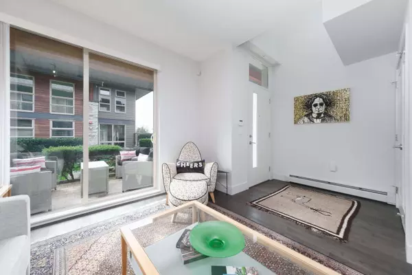 North Vancouver, BC V7L 1L7,244 E 5th ST #14