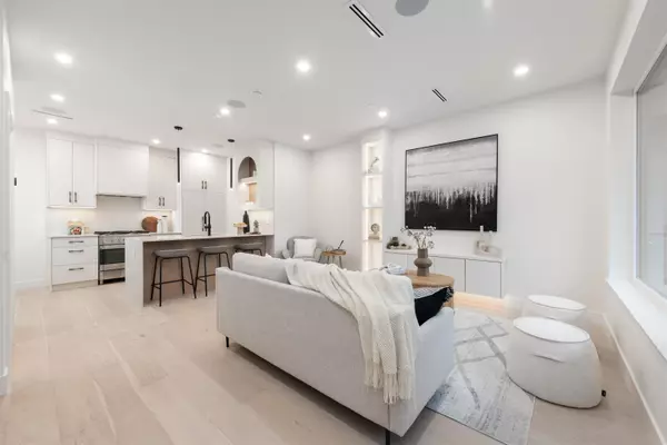 65 E King Edward AVE #1, Vancouver, BC V5V 2B8