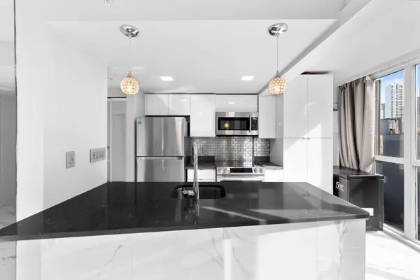 1188 Howe ST #702 Vancouver, BC V6Z 2S8