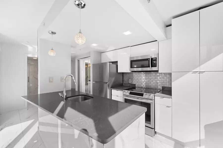 1188 Howe ST #702, Vancouver, BC V6Z 2S8