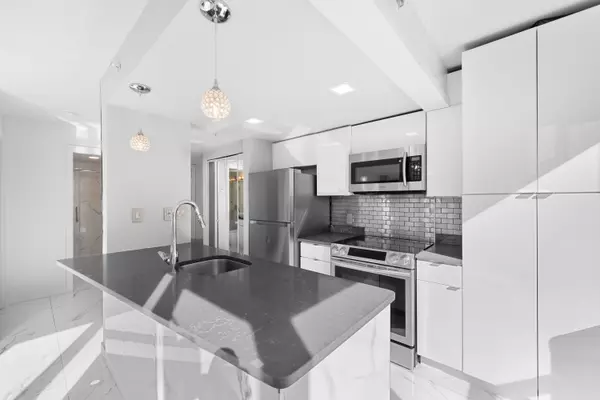 Vancouver, BC V6Z 2S8,1188 Howe ST #702