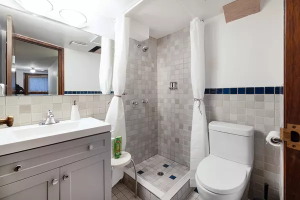 West Vancouver, BC V7V 1Y6,2676 Haywood AVE #LONG TERM