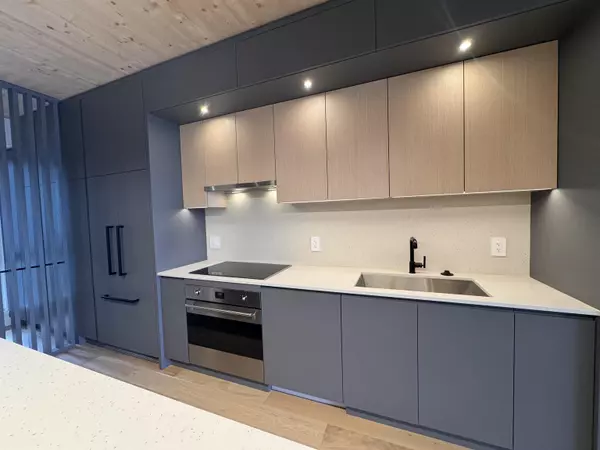 New Westminster, BC V3M 0N7,310 Salter ST #316