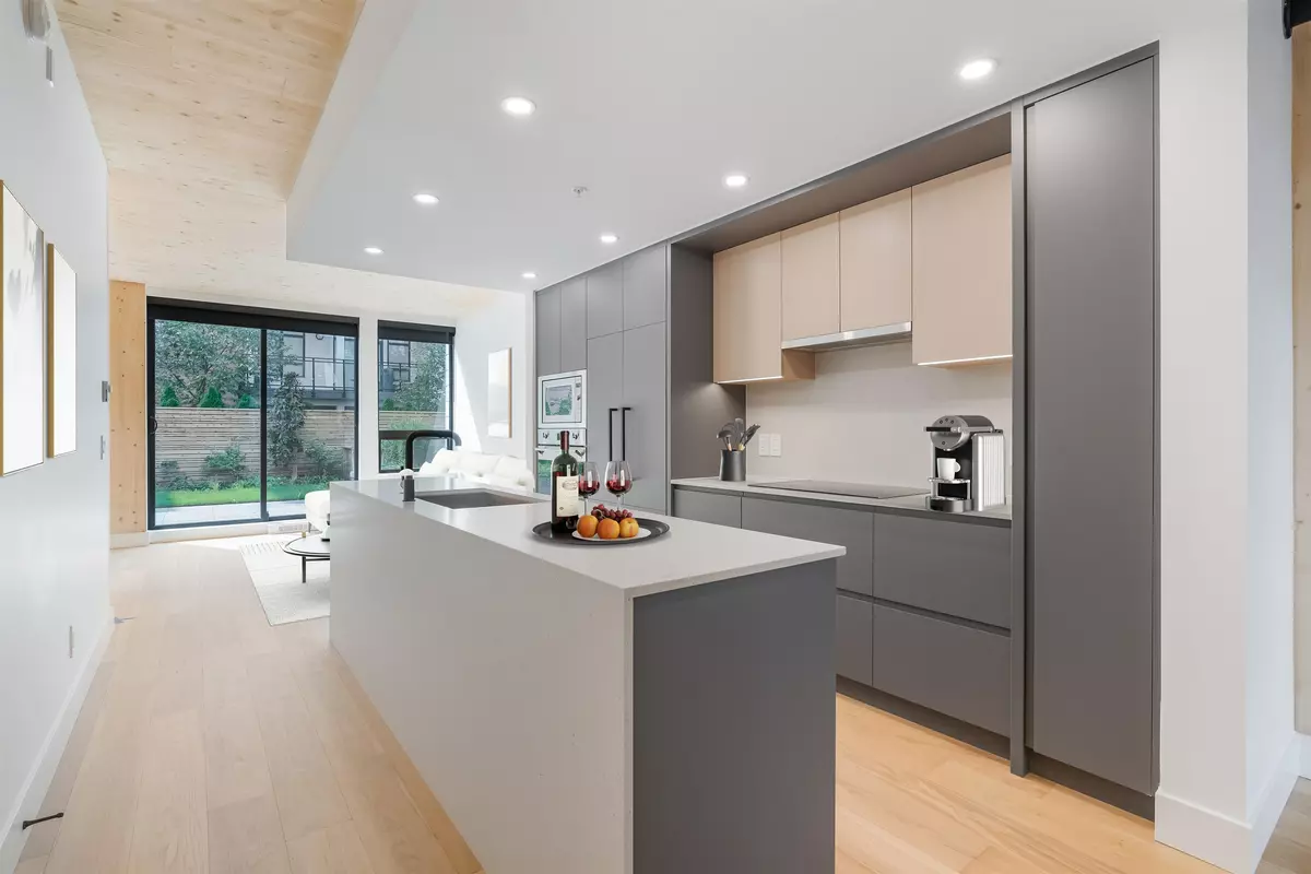 New Westminster, BC V3M 0N7,310 Salter ST #121