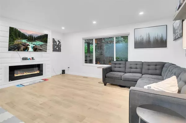 2042 Bowler DR, Surrey, BC V4A 6S6