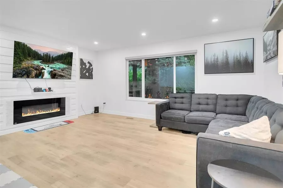 2042 Bowler DR, Surrey, BC V4A 6S6