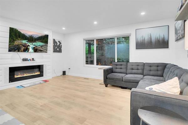 2042 Bowler DR, Surrey, BC V4A 6S6