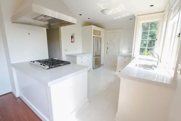 West Vancouver, BC V7V 1T9,1566 Gordon AVE