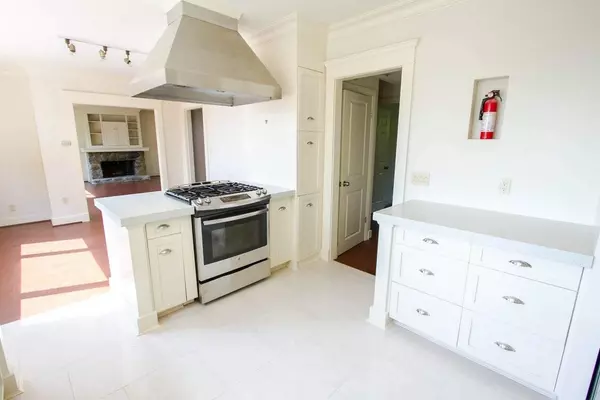 West Vancouver, BC V7V 1T9,1566 Gordon AVE