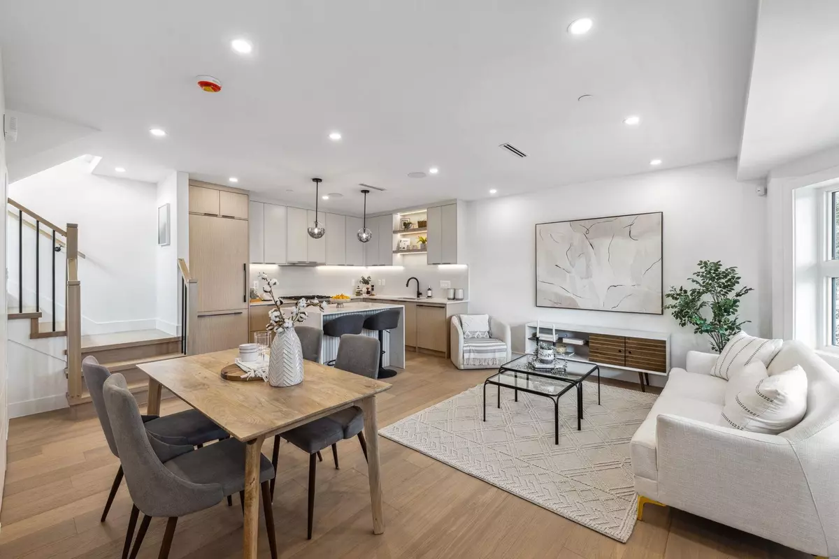 Vancouver, BC V5N 4M3,3381 Victoria DR