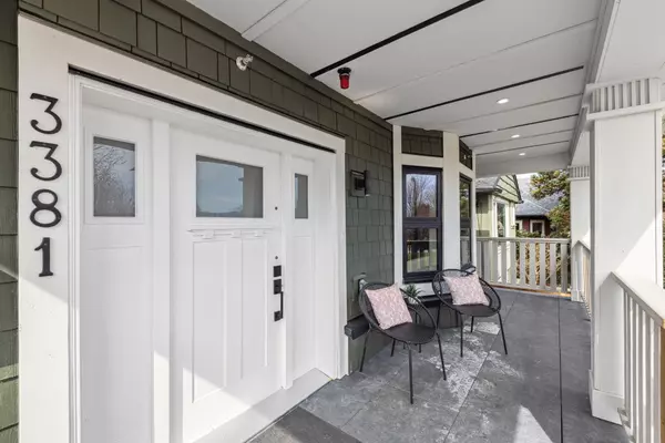 Vancouver, BC V5N 4M3,3381 Victoria DR