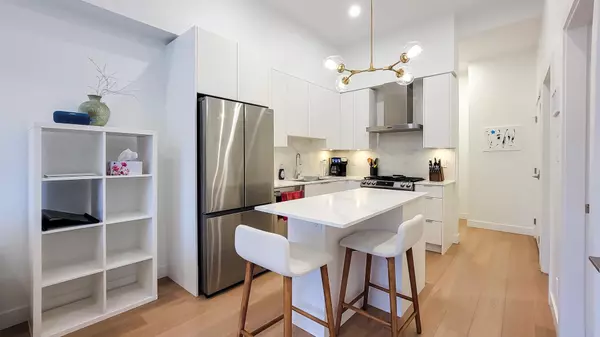 2331 Kelly AVE #603, Port Coquitlam, BC V3C 0T4