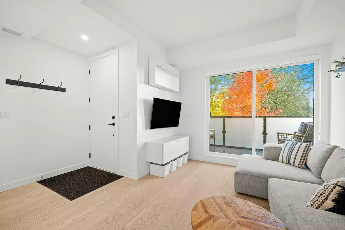 North Vancouver, BC V7L 1E3,650 E 2nd ST #107