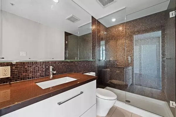 833 Homer ST #2301 Vancouver, BC V6B 0H4