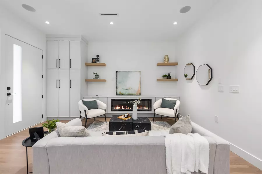 878 E 37 AVE #1, Vancouver, BC V5W 1G2