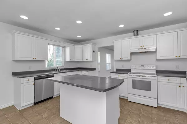 8067 Cedar ST Mission, BC V2V 3N2