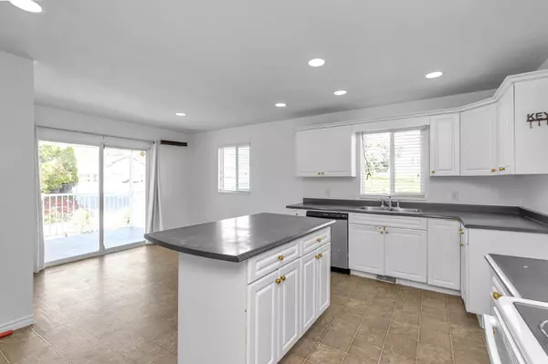 8067 Cedar ST Mission, BC V2V 3N2