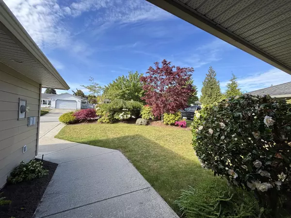 Sechelt, BC V7Z 0R8,6383 Oracle RD