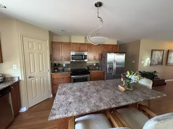 Sechelt, BC V7Z 0R8,6383 Oracle RD