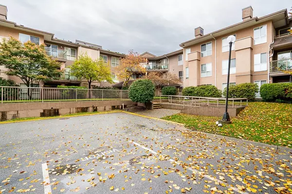 Surrey, BC V3R 0T1,14981 101a AVE #111